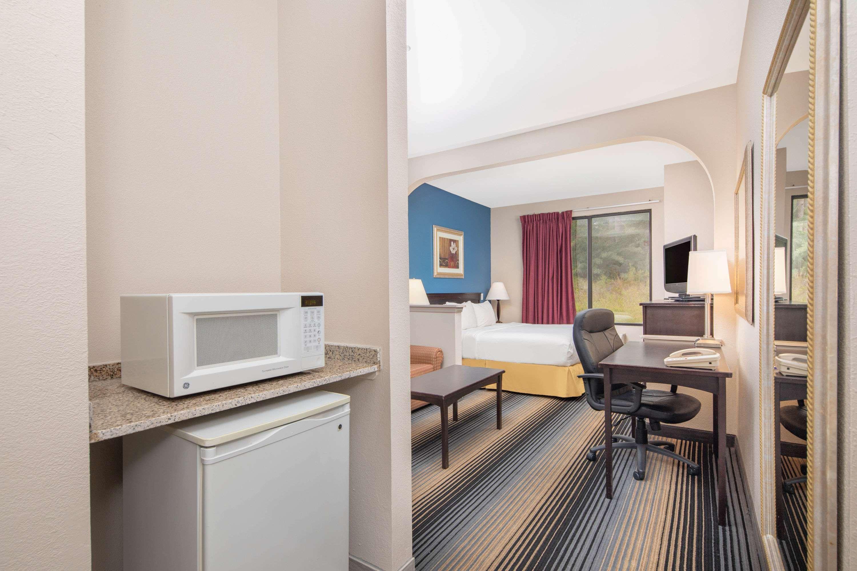 Baymont By Wyndham Laurel Hotel Exterior foto