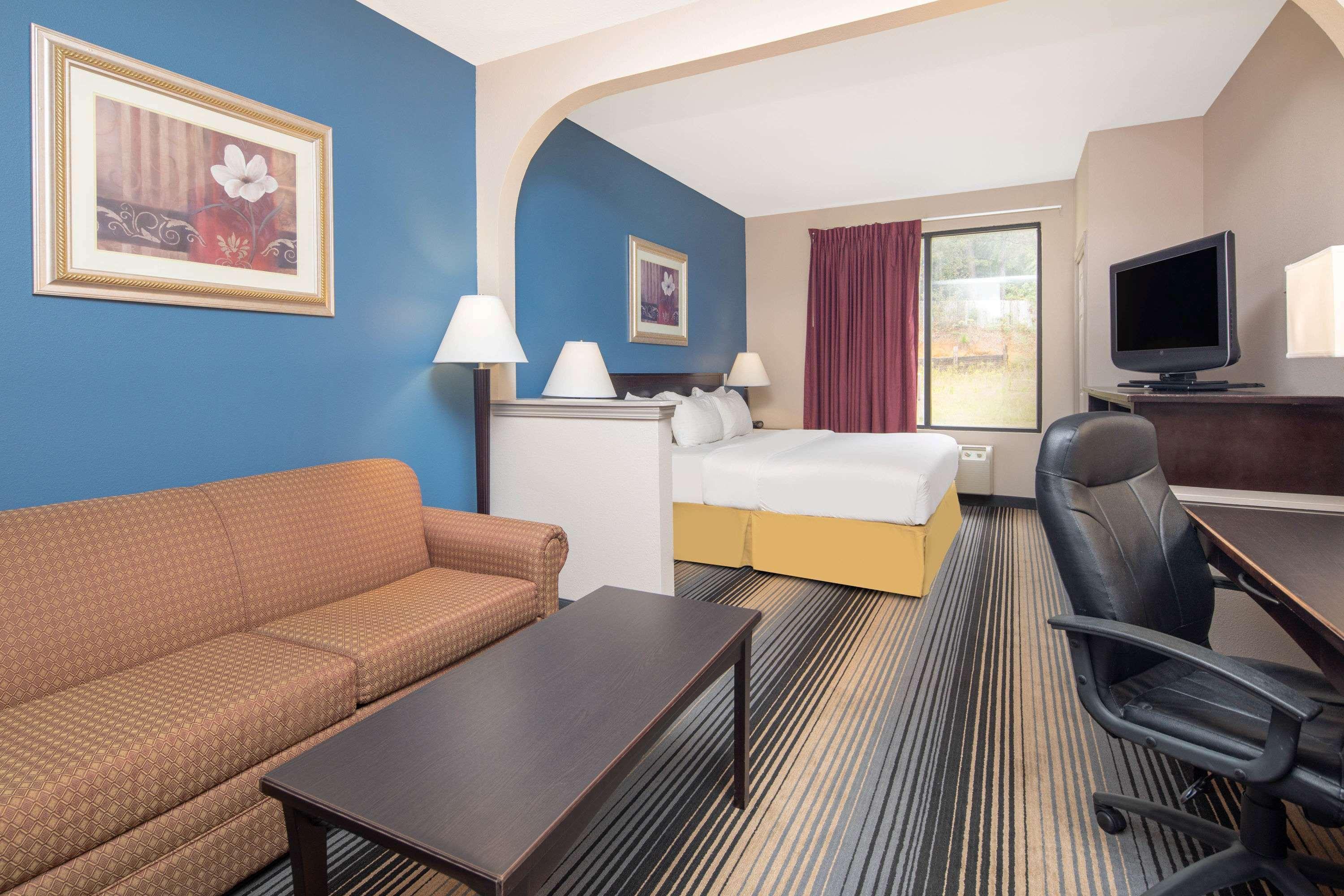 Baymont By Wyndham Laurel Hotel Exterior foto