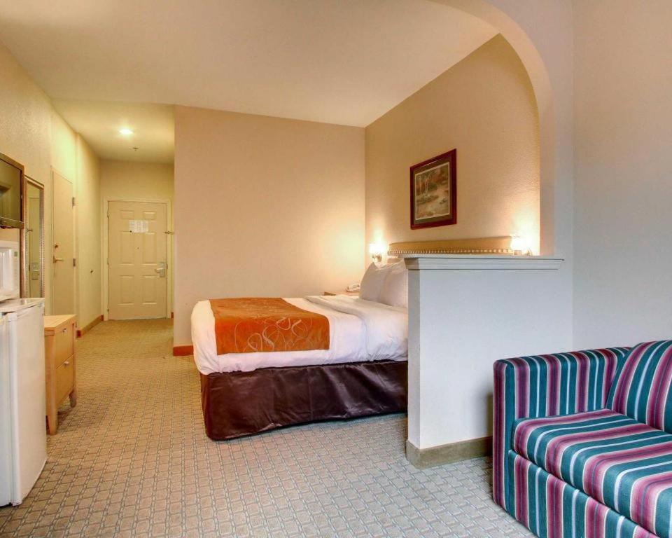 Baymont By Wyndham Laurel Hotel Exterior foto
