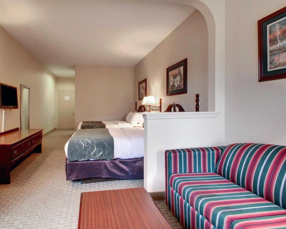 Baymont By Wyndham Laurel Hotel Exterior foto